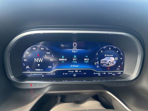 Used 2023 Chevrolet Suburban Premier image 28