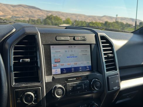 Used 2020 Ford F150 XLT w/ Equipment Group 302A Luxury AWD/4WD image 12