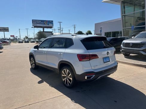 Used 2022 Volkswagen Taos SE FWD image 7