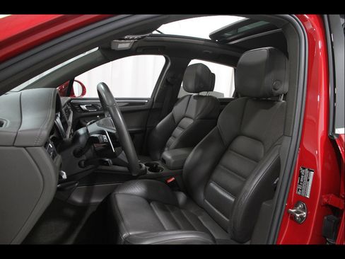 Used 2022 Porsche Macan S AWD/4WD image 5