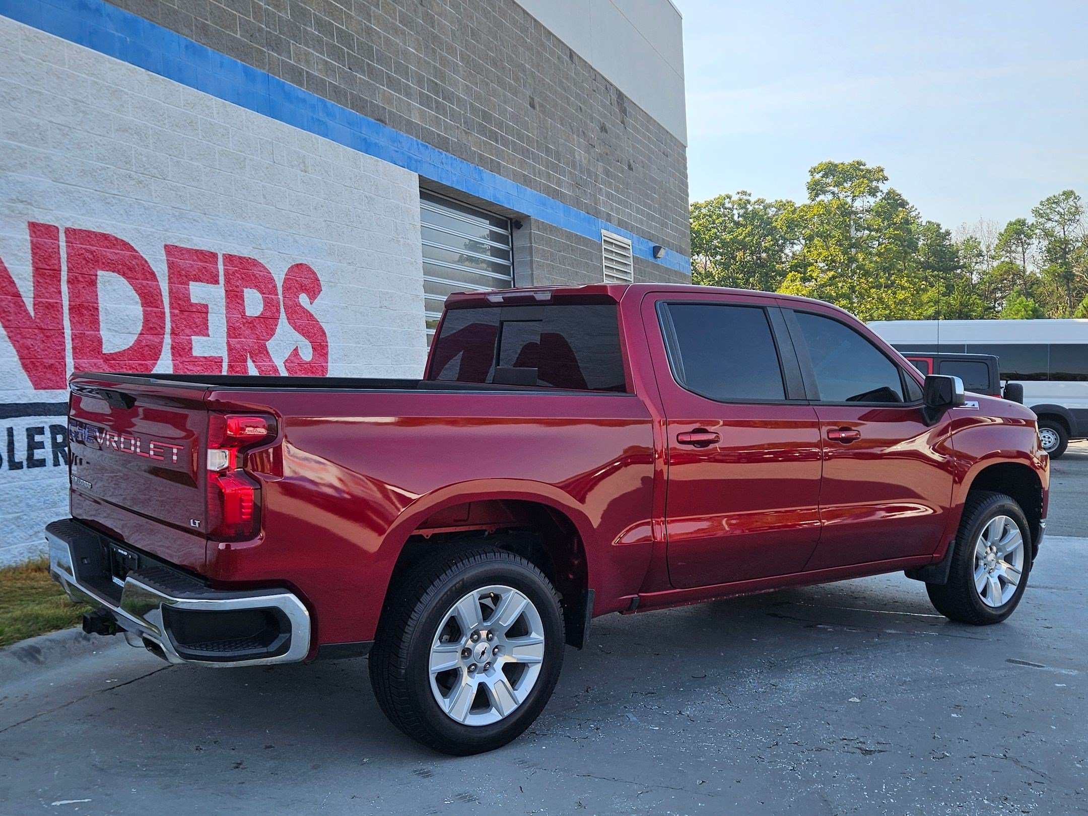 Used 2021 Chevrolet Silverado 1500 LT w/ Z71 Off-Road Package AWD/4WD image 7