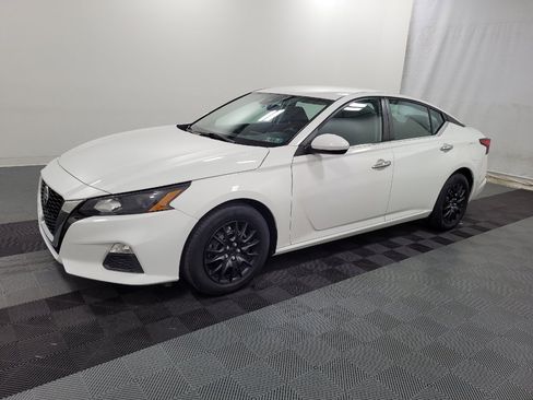 Used 2022 Nissan Altima 2.5 S FWD image 2