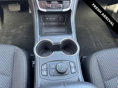 Used 2024 GMC Terrain SLE w/ Driver Convenience Package FWD image 10