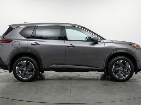 Used 2025 Nissan Rogue SV image 11