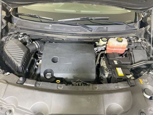 Used 2019 Chevrolet Traverse LT FWD image 16