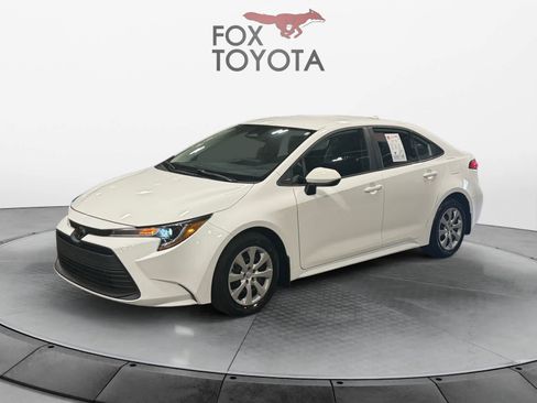 Used 2025 Toyota Corolla LE FWD image 1