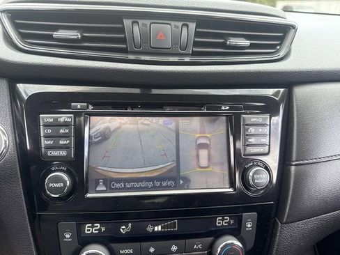 Used 2017 Nissan Rogue SV image 27