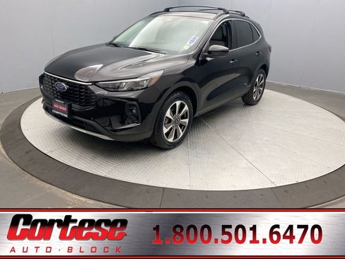 Used 2024 Ford Escape Platinum AWD/4WD image 1