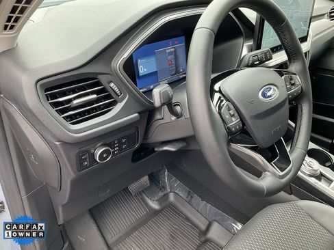 Used 2025 Ford Escape SE image 19