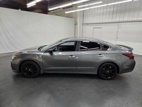 Used 2017 Nissan Altima 2.5 SR w/ Midnight Edition Package image 2