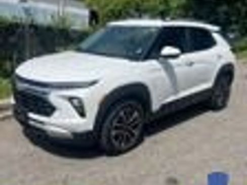 Used 2025 Chevrolet TrailBlazer LT AWD/4WD image 1