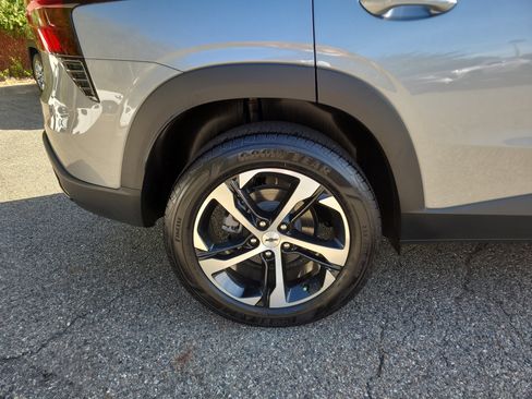 Used 2024 Chevrolet Trax RS image 12