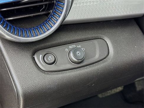 Used 2025 Chevrolet Trax LT image 10