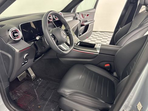 Used 2025 Mercedes-Benz GLC 350e 4MATIC image 11