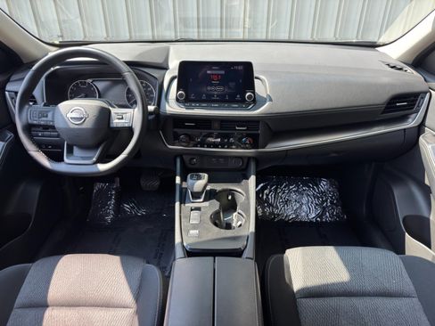 Used 2025 Nissan Rogue SV FWD image 11