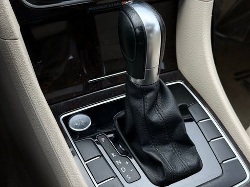 Used 2014 Volkswagen Passat 1.8T SEL Premium image 36