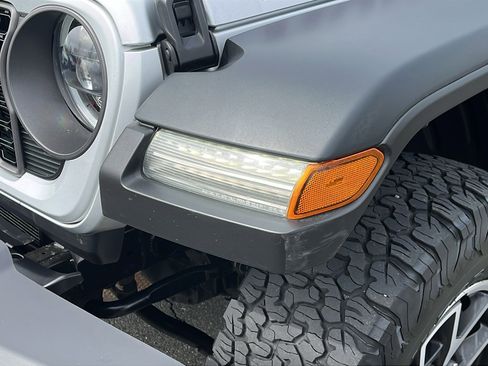 Used 2024 Jeep Wrangler Rubicon image 4