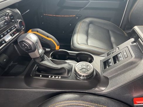 Used 2024 Ford Bronco Badlands image 14