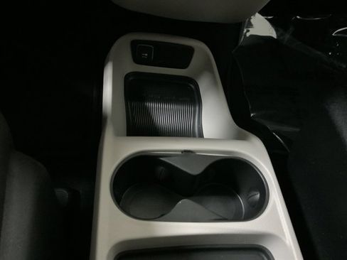 Used 2023 Chrysler Voyager LX image 37