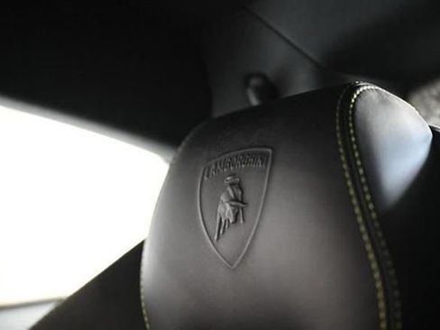Used 2017 Lamborghini Huracan LP 580-2 RWD image 15