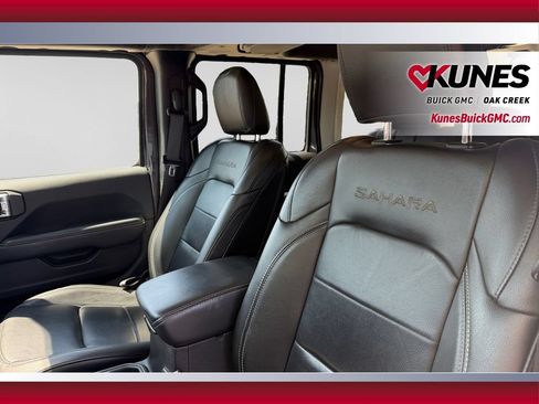 Used 2019 Jeep Wrangler Unlimited Sahara w/ Dual Top Group AWD/4WD image 23