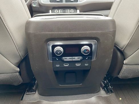 Used 2023 GMC Yukon SLT w/ SLT Premium Package image 30