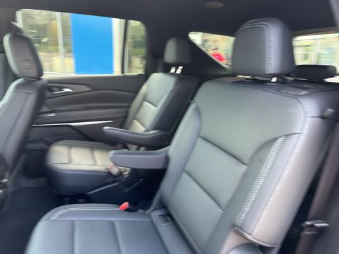Used 2025 Chevrolet Traverse LT FWD image 19
