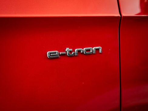 Used 2017 Audi A3 e-tron Prestige w/ Prestige Package image 9