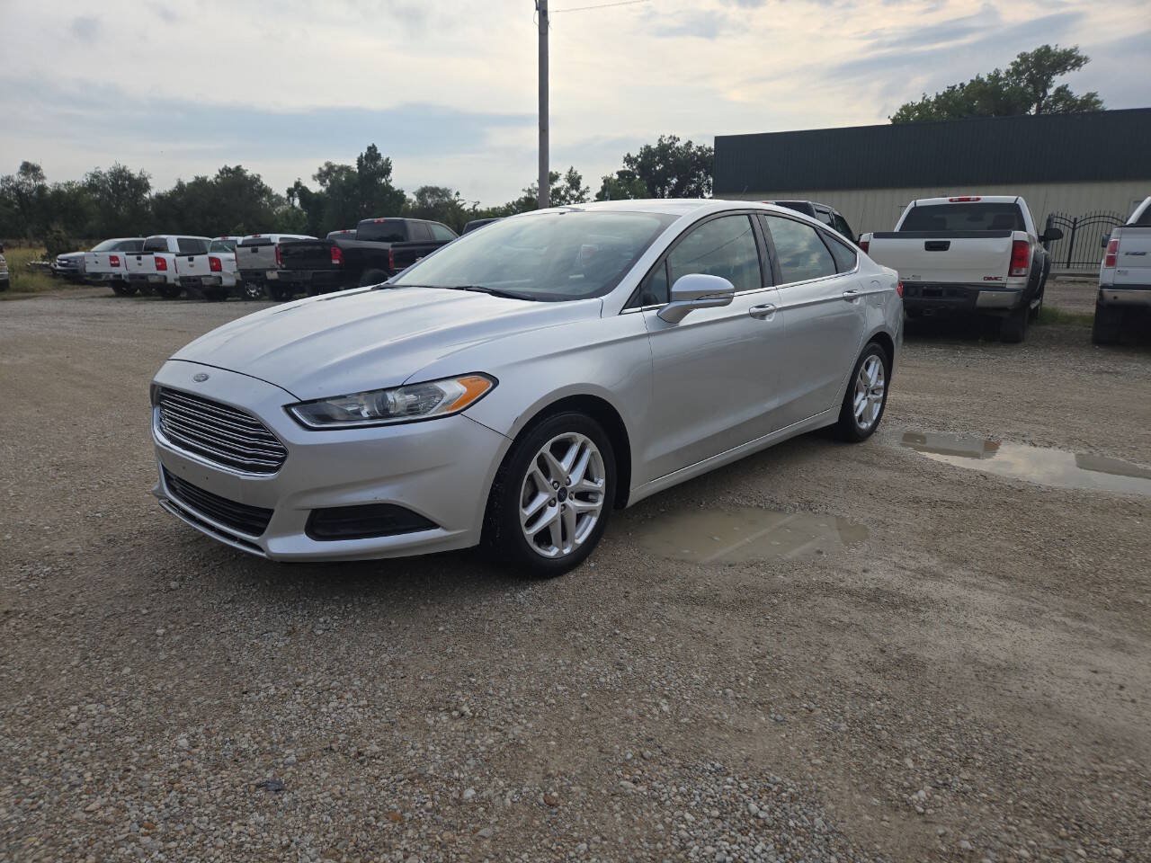 Used 2014 Ford Fusion SE FWD image 4