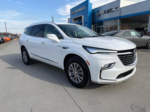 Used 2023 Buick Enclave Essence w/ Sound and Sites Package image 4