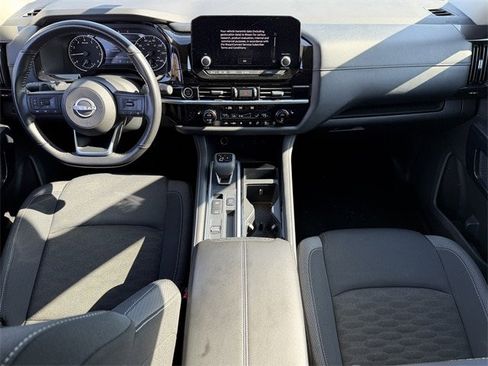 Used 2024 Nissan Pathfinder SV image 10