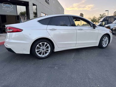 Used 2020 Ford Fusion SE image 5
