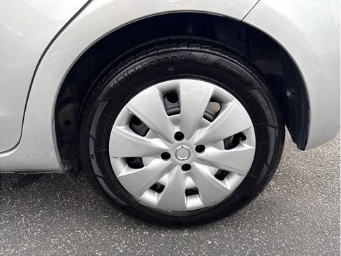 Used 2017 Toyota Yaris LE image 21