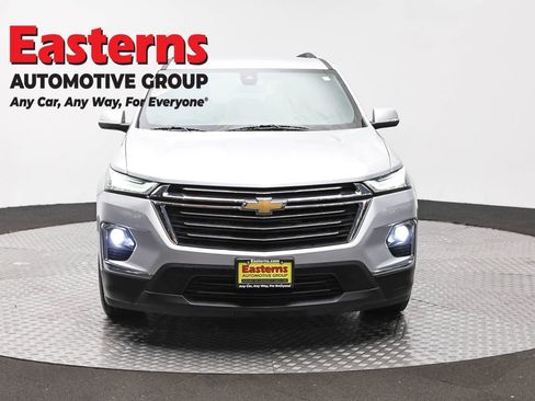 Used 2022 Chevrolet Traverse LT FWD image 2