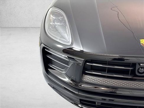 Used 2025 Porsche Macan AWD/4WD image 28