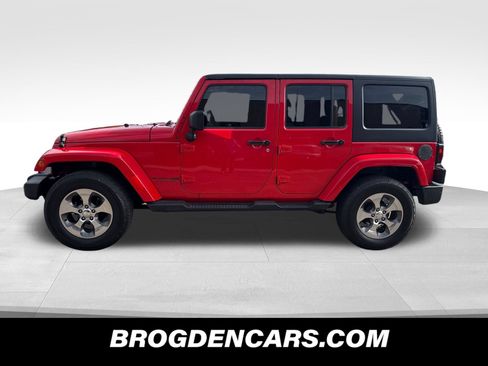 Used 2018 Jeep Wrangler Unlimited Sahara w/ Connectivity Group AWD/4WD image 2
