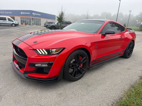 Used 2021 Ford Mustang Shelby GT500 w/ Technology Package RWD image 3
