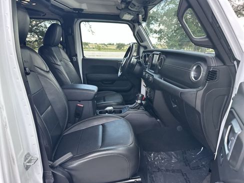 Certified 2022 Jeep Wrangler Unlimited Sahara AWD/4WD image 25
