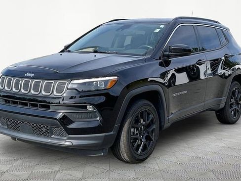 Used 2022 Jeep Compass Latitude w/ Sun and Sound Group AWD/4WD image 3
