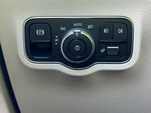 Certified 2022 Mercedes-Benz GLB 250 image 35