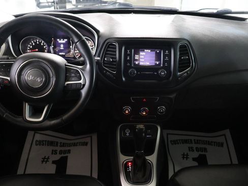 Used 2018 Jeep Compass Latitude FWD image 30