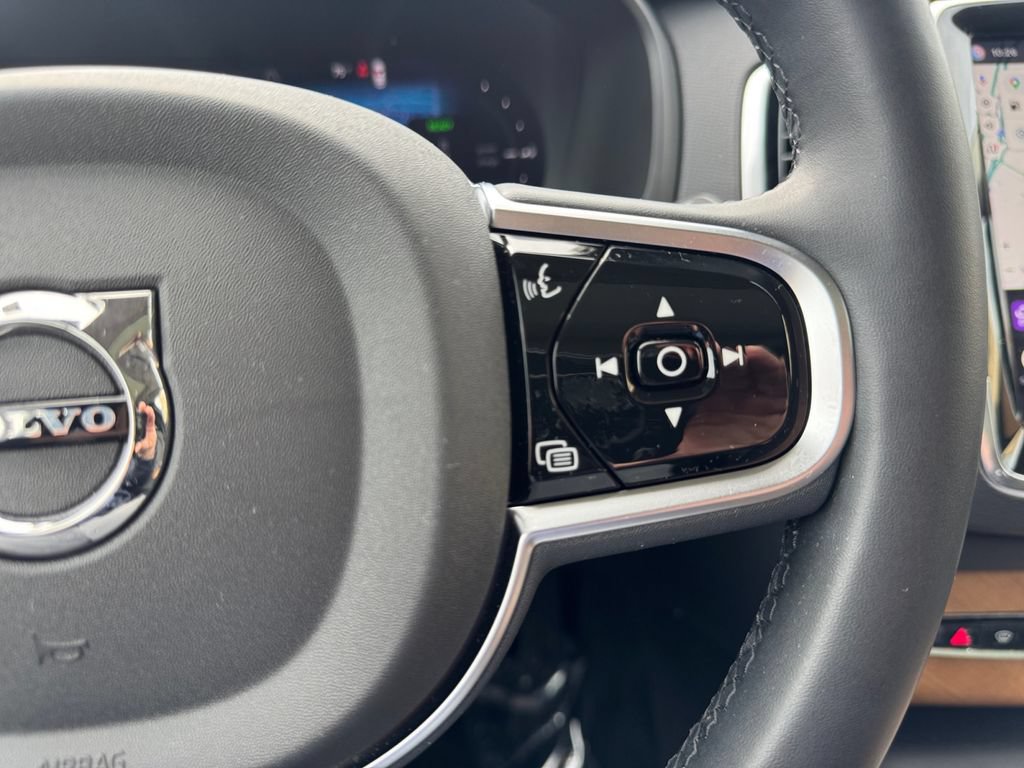 Certified 2025 Volvo XC90 T8 Plus w/ Protection Package Premier AWD/4WD image 17