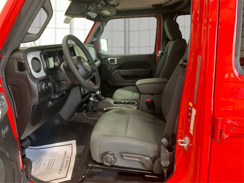 Used 2025 Jeep Wrangler Sport S image 9