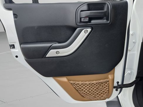 Used 2017 Jeep Wrangler Unlimited Sahara w/ Connectivity Group image 22