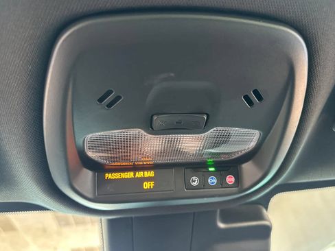 Used 2025 Buick Envista Preferred FWD image 29