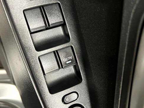 Used 2013 MAZDA MAZDA3 i SV image 29