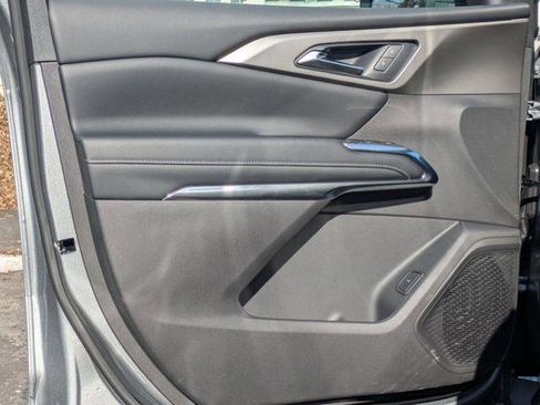 New 2026 Chevrolet Traverse LT w/ Sun and Wheel Package FWD image 11
