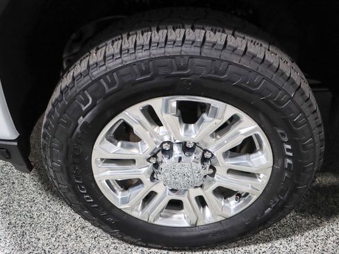 Used 2023 GMC Sierra 2500 Denali w/ Denali Ultimate Package image 11