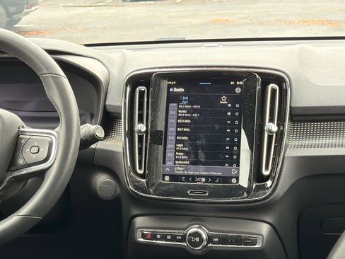 Certified 2022 Volvo XC40 P8 Recharge Plus image 21