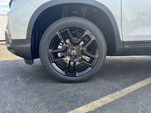 Used 2025 Honda Passport Black Edition image 5